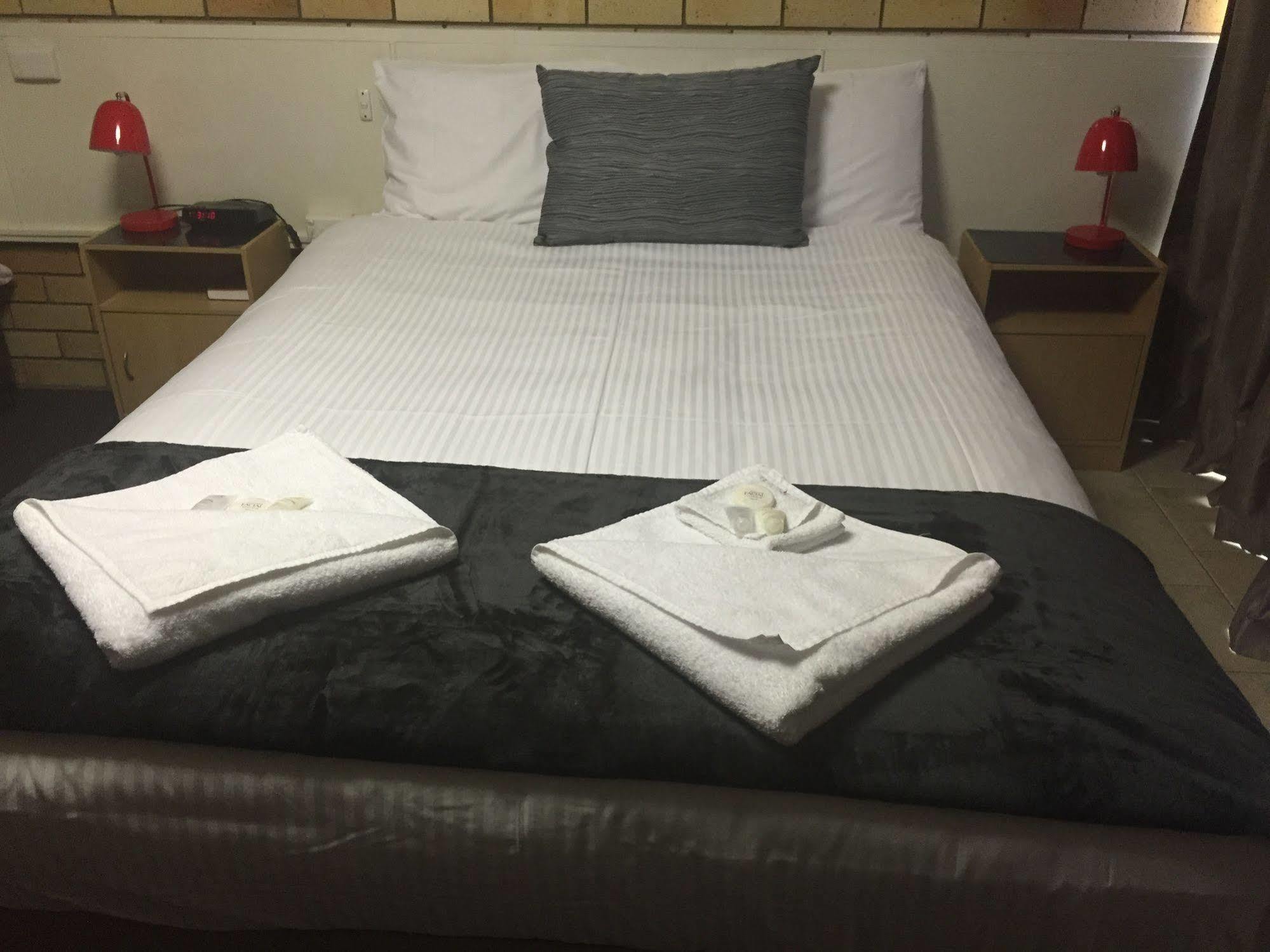 Motel Glenworth Тувумба Экстерьер фото